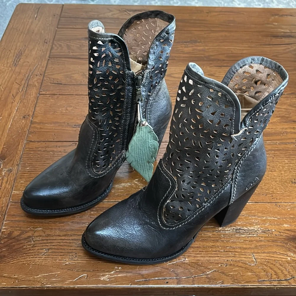 Bed Stu Irma Boots Women’s Graphite Leather Laser Cut Heeled Booties NWT Size 10